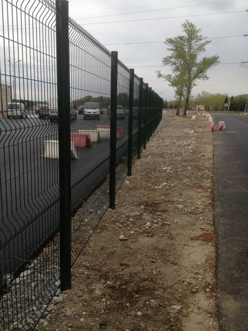 Pose clôture industrielle maille rigide de 200 x 50 Drôme